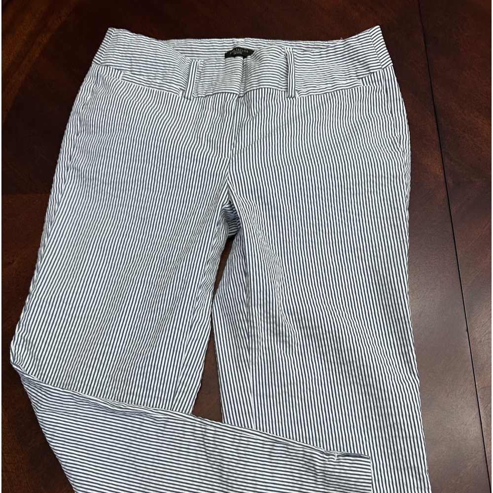 Ann Taylor White and Navy Seersucker Cropped Pants